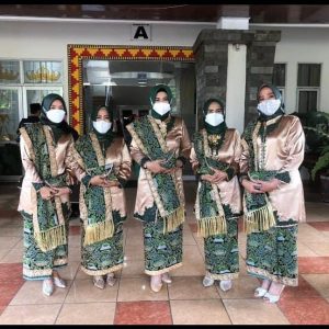KETUA TP.PKK KOTA METRO MENGHADIRI SIDANG PARIPURNA DALAM RANGKA HUT KOTA METRO KE-84