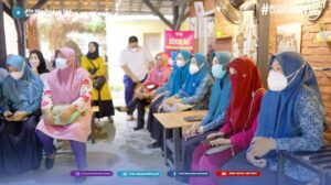 Ketua Tim Penggerak PKK Kota Metro, hadir sebagai narasumber di Madrasah Kader Penggerak Payungi University.