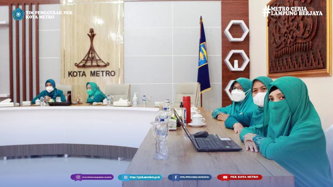 Tim penggerak PKK Kota Metro menghadiri kegiatan peringatan Hari Kesatuan Gerak (HKG) PKK ke-50 tingkat nasional Tahun 2022