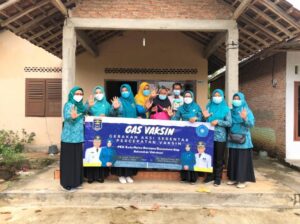 Tim Penggerak PKK se-Kota Metro mendukung kegiatan Pemerintah Kota Metro untuk mempercepat pencapaian herd immunity atau kekebalan masyarakat dengan meluncurkan inovasi GAS VAKSIN (Gerakan aksi Serentak Percepatan Vaksin) di RT dan RW se-Kota Metro.