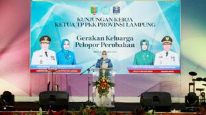 Ketua TP.PKK Provinsi Lampung, Ny. Riana Sari Arinal, melakukan kunjungan kerja ke Kota Metro.