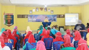 Tim Penggerak PKK Kota Metro Bersama Dinas Tenaga Kerja dan Transmigrasi Kota Metro menyelenggarakan Kegiatan Lokakarya Pembelajaran WAKUNCAR Rejomulyo.
