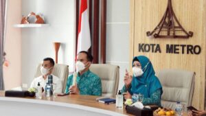 TP PKK Kota Metro menyelenggarakan rapat persiapan kegiatan Bank Sampah yang dikoordinir oleh Pokja 3 secara hybrid (daring dan luring) dari Guest House Rumah Dinas Walikota Metro.