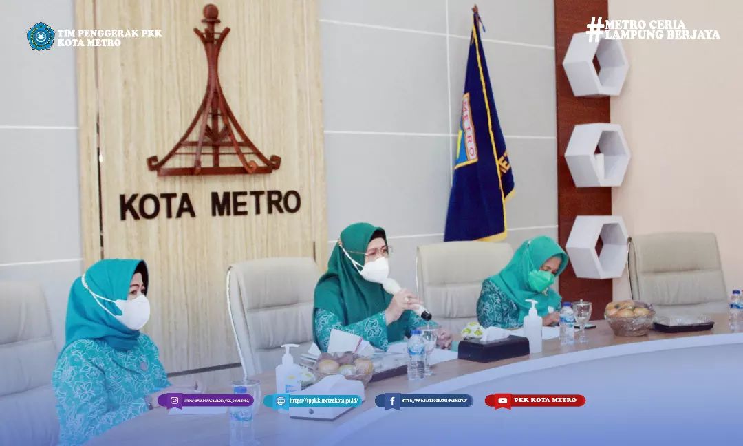 Ketua Tim Penggerak PKK Kota Metro Ny. dr. Silfia Wahdi Naharani, Sp. KKLP, MM memimpin Rapat Koordinasi Bulan Februari