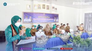 Ketua Tim Penggerak PKK Kota Metro Ny. dr. Silfia Wahdi, Sp.KKLP., M.M. bersama jajaran pengurus dan Tim Penilai dari beberapa OPD Kota Metro kembali melaksanakan penilaian Lomba Kelurahan di hari ke-5