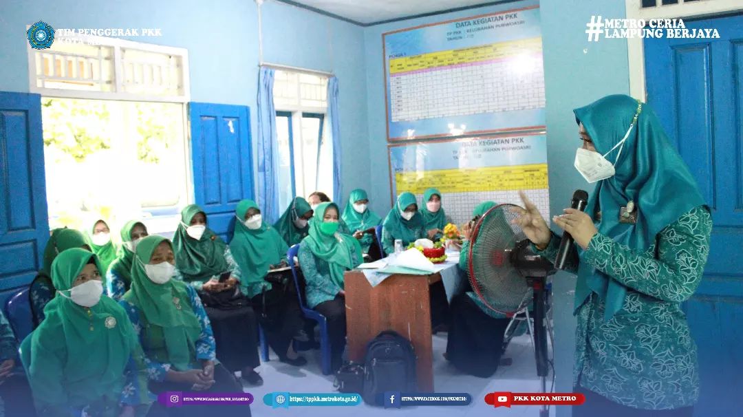 Ketua Tim Penggerak PKK Kota Metro Ny.Silfia Wahdi beserta jajaran mengunjungi Kelurahan Purwoasri dan Purwosari Kecamatan Metro Utara