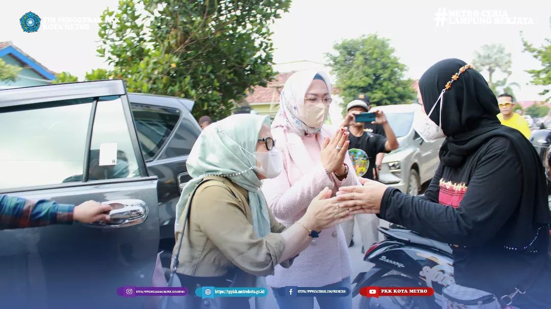 Ketua TP PKK Kota Palu Ny. Diah Puspita, S.APdalam kunjungannya ke Kota Metro menyempatkan diri untuk menjadi tamu di podcast PKK talks for Metro Ceria dan berdialog bersama ketua PKK Kota Metro dr. Silfia Wahdi.