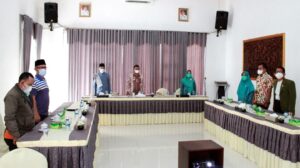 TP PKK Kota Metro yang diwakili oleh Sekretaris dan Sekretaris 3 menghadiri peringatan Hari Cuci Tangan Pakai Sabun Sedunia