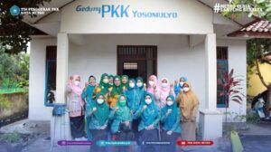 Ketua Tim Penggerak PKK Kota Metro Ny. Silfia Wahdi, Sp.KKLP, MM beserta jajaran melanjutkan kegiatan pembinaan administrasi dan pelaksanaan 10 program pokok PKK.