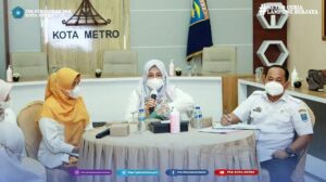 Ketua Tim Penggerak PKK Kota Metro beserta Pokja 2 melaksanakan rapat koordinasi dengan para pengelola pasar kreatif se-Kota Metro.