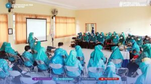 Ketua Tim Penggerak PKK Kota Metro memimpin Rapat Koordinasi bulanan di aula kantor Sekretariat PKK Kota Metro .