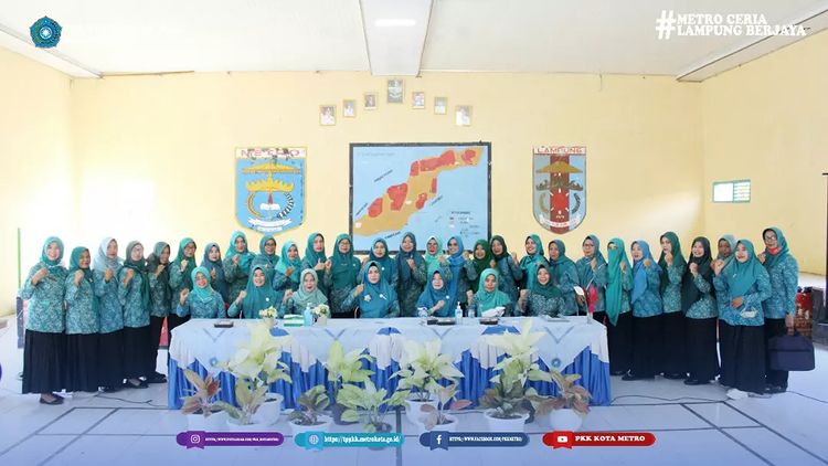 Rapat koordinasi bulanan TP PKK Kota Metro yang berlokasi di aula kelurahan Mulyojati.