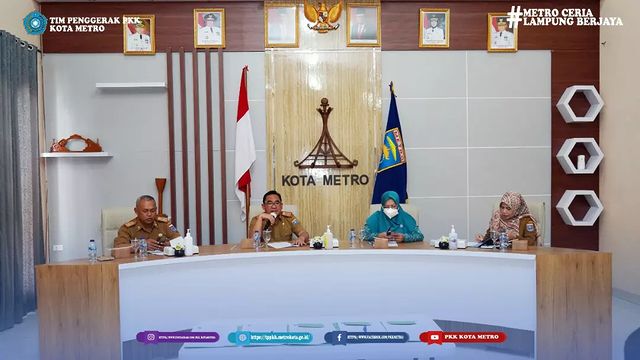 Ketua Tim Penggerak PKK Kota Metro menghadiri rapat evaluasi untuk kegiatan pasar tani agro ceria