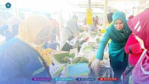 KETUA TP PKK KOTA METRO BERKUNJUNG DI PASAR AGRO CERIA